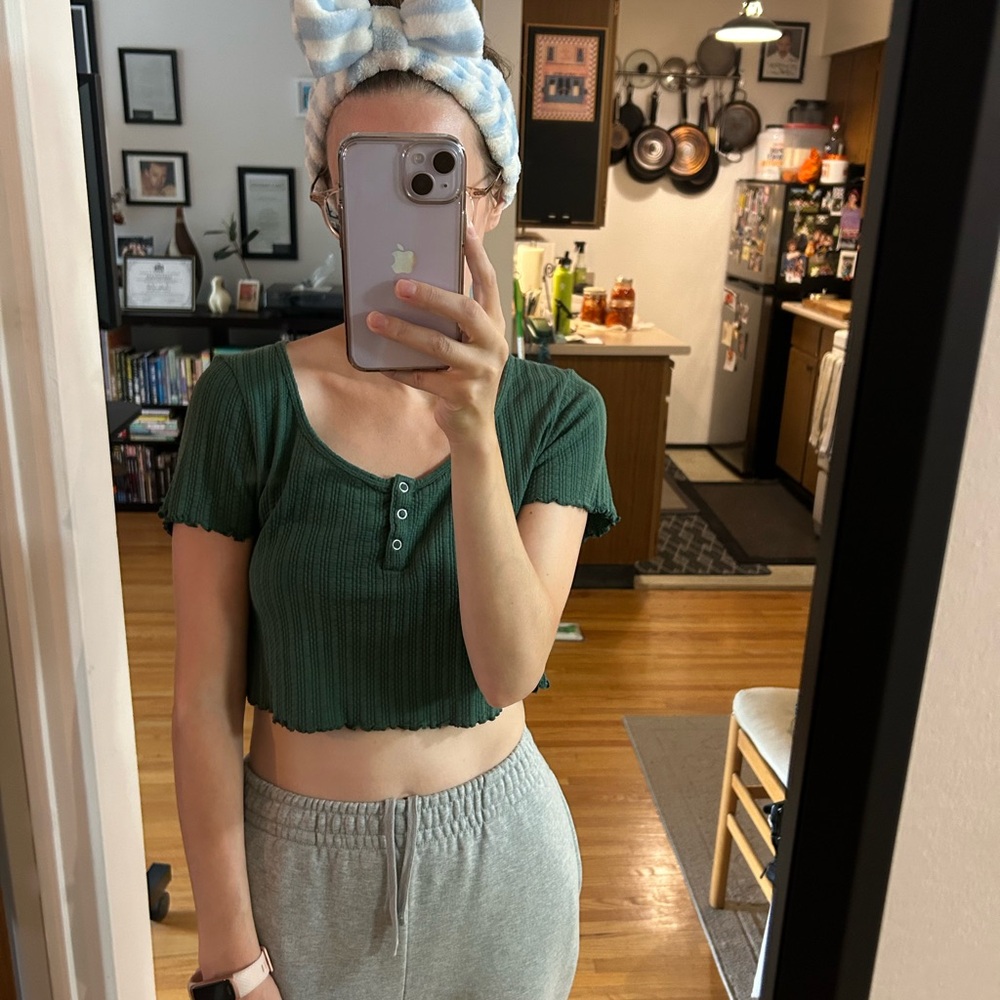 (3/$30) Brandy Melville green crop top XS - Picture 7 of 8